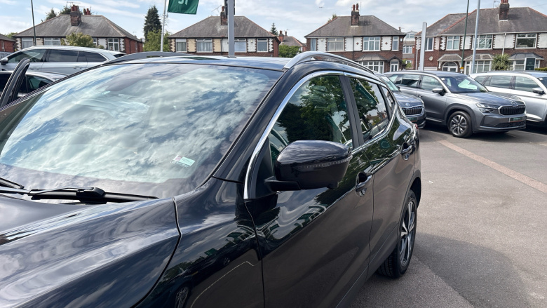 Nissan Qashqai 1.2 DiG-T N-Connecta 5dr Petrol Hatchback